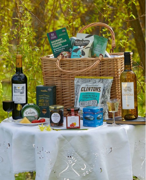 Gourmet Picnic Retreat Gift Hamper Baske... <br/>(Easter Gift)